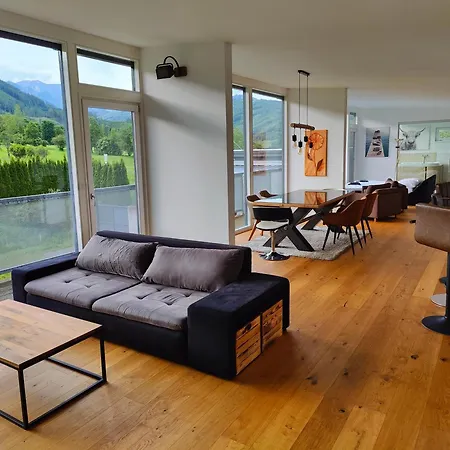 Apartment Penthouse Am Golfplatz, Naehe Redbull Ring Trofaiach