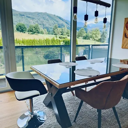 Penthouse Am Golfplatz, Naehe Redbull Ring Apartment