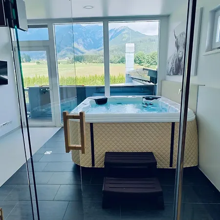 Penthouse Am Golfplatz, Naehe Redbull Ring Apartment *