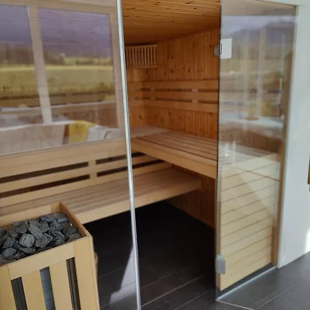 Penthouse Am Golfplatz, Naehe Redbull Ring Apartment